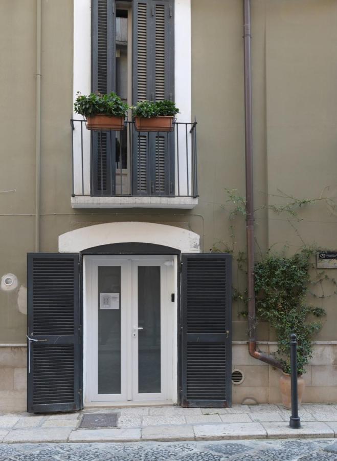 Bari Landlord 31- Old Town Apartment ภายนอก รูปภาพ