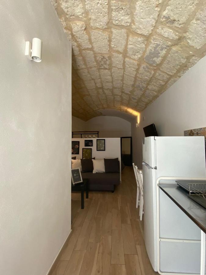 Bari Landlord 31- Old Town Apartment ภายนอก รูปภาพ