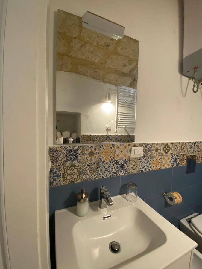 Bari Landlord 31- Old Town Apartment ภายนอก รูปภาพ
