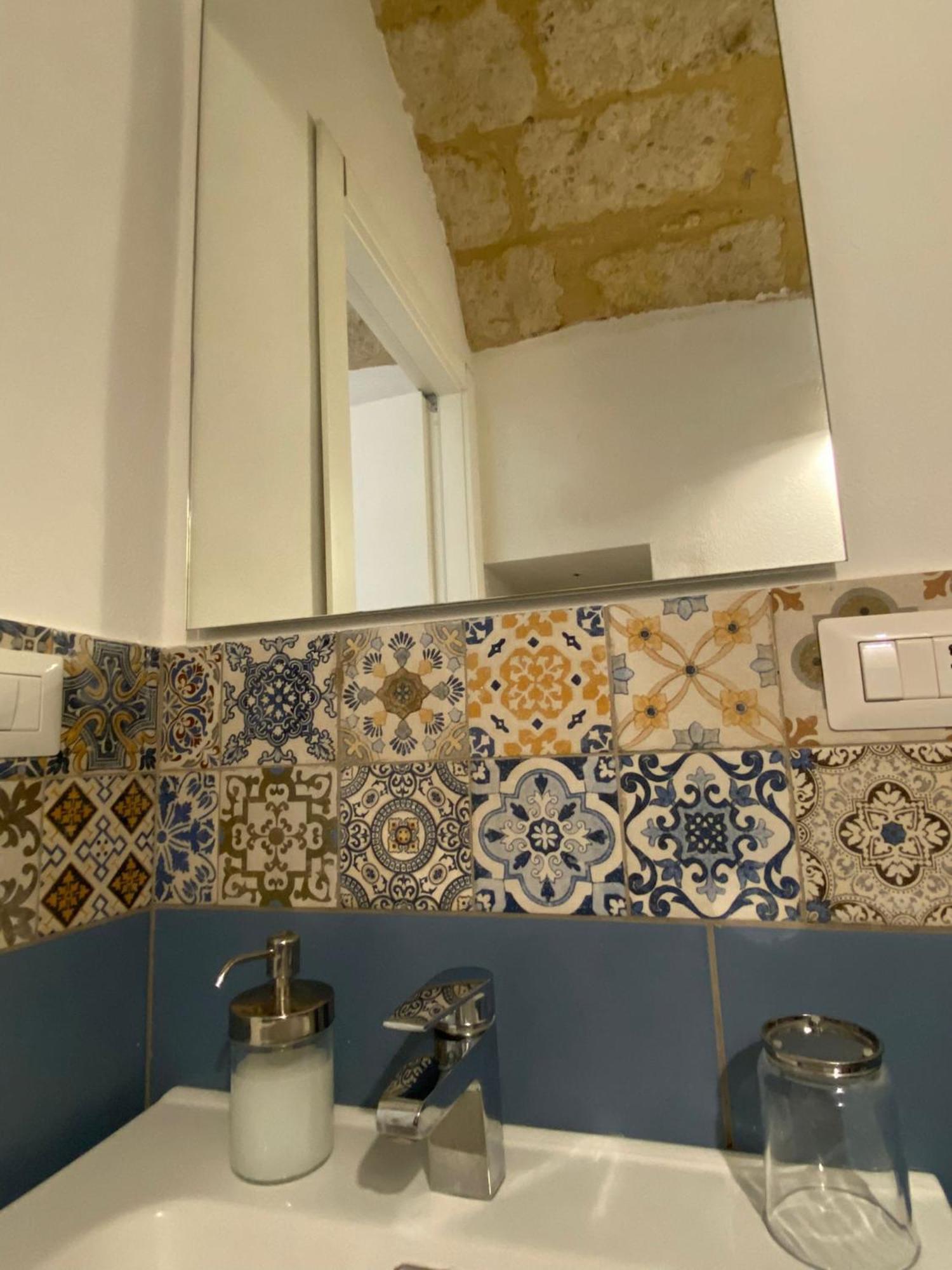 Bari Landlord 31- Old Town Apartment ภายนอก รูปภาพ