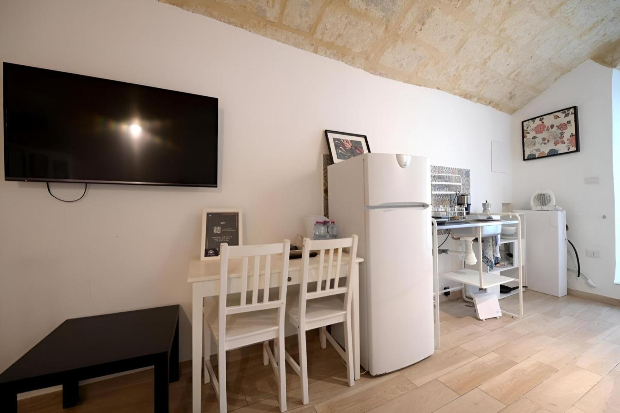 Bari Landlord 31- Old Town Apartment ภายนอก รูปภาพ