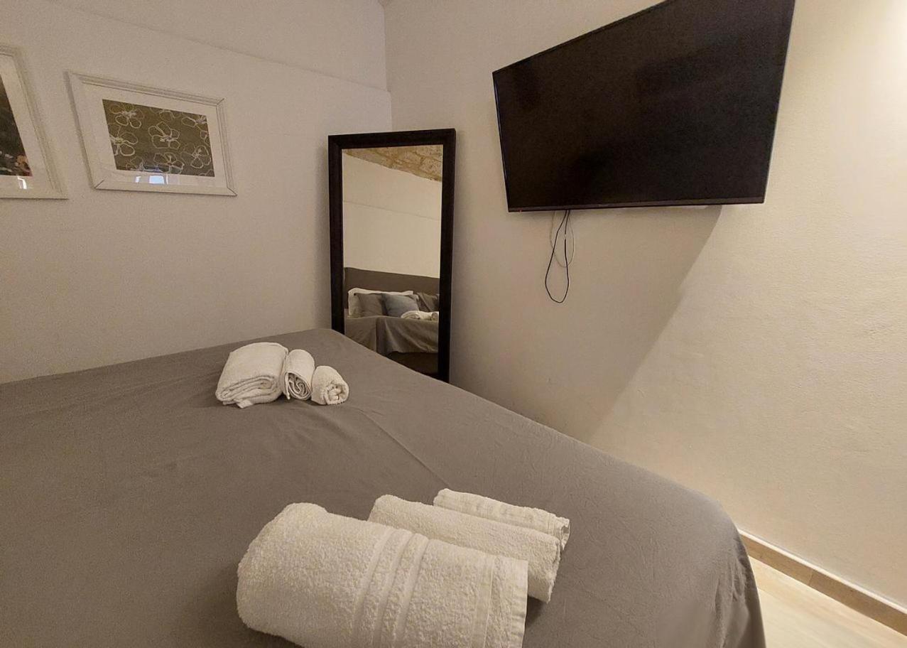 Bari Landlord 31- Old Town Apartment ภายนอก รูปภาพ